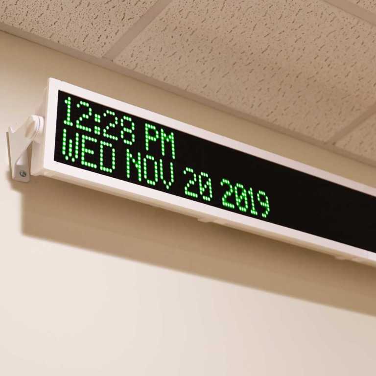 wireless-led-message-board-for-text-messaging-and-digital-time-display